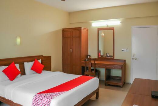 Hotel Nandanvan Annexe Пуна Экстерьер фото